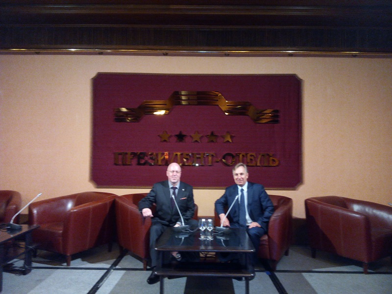 Председатель ОС со своим заместителем на саммите в г. Москва, в Президент-отеле